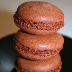 petits macarons tout chocolat
