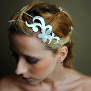 un headband romantique et délicat.