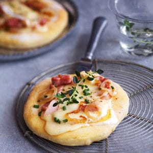 mini pizza au vacherin mont d'or