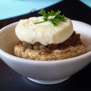 champignon à la confiture d'oignon, fromage frais