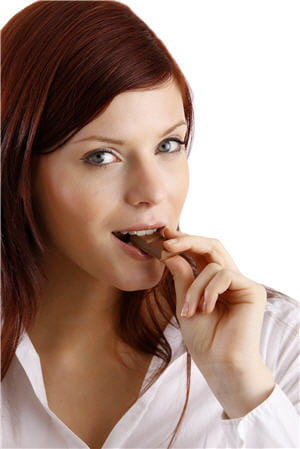 le chocolat noir contient des polyphénols, bons pour l'immunité.