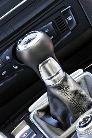 en voiture, le frein à main est à maman.