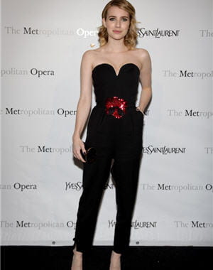 emma roberts en yves saint-laurent à la première de 'manon' au metropolitan