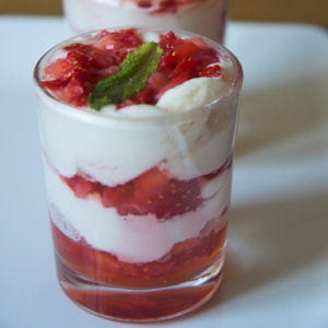 verrines de ricotta et fraises au coulis de miel