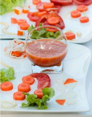 soupe froide de poivron doux et épices et sa salade paysanne libanaise