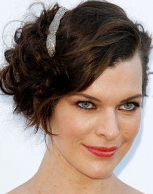 milla jovovich lors d'une soirée de gala au festival de cannes 2012.