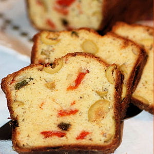 cake aux poivrons et aux olives 
