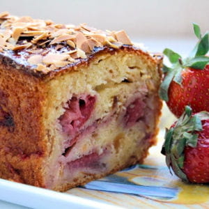 cake aux fraises, miel et amandes