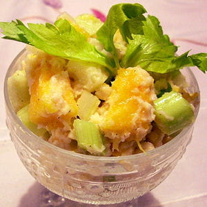 salade de crabe au céleri et à la mangue fraîche