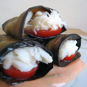 roulés aux aubergines tomates et crabes, sauce cocktail