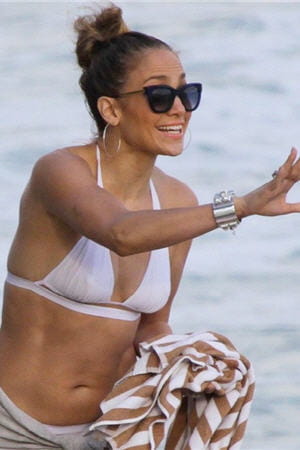 jennifer lopez avec les lunettes 'sexxxy' de thierry lasry