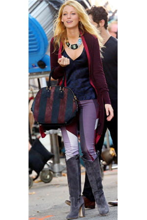blake lively portait le sac orchard de burberry à new york, le 28 août 2012