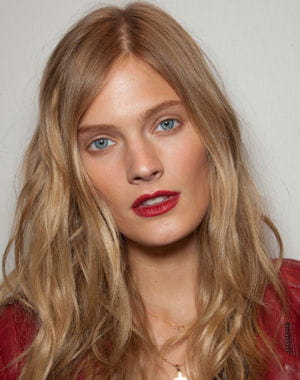 backstage défilé burberry prêt-à-porter printemps-été 2013.  