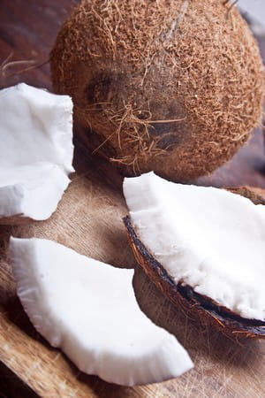 la noix de coco contient davantage de fibres que la plupart des fruits.