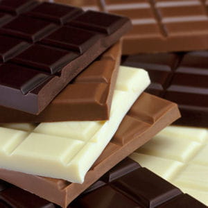 tablettes au chocolat noir, blanc et au lait