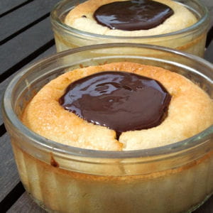 flan coco, coulis de chocolat