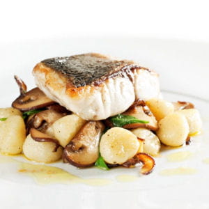 perche sautée avec ses champignons, gnocchi et épinards 