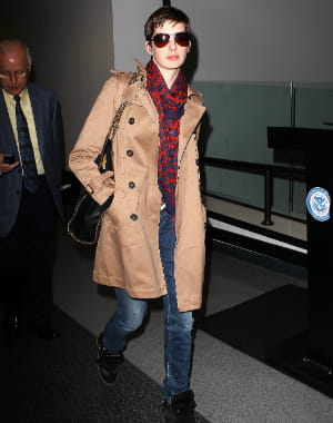 anne hathaway à l'aéroport de los angeles le 21 septembre 2012.