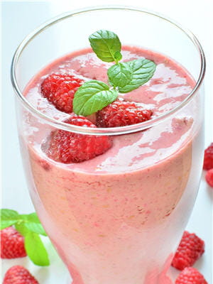 les milk-shake à la framboise peuvent être gourmands et légers. 