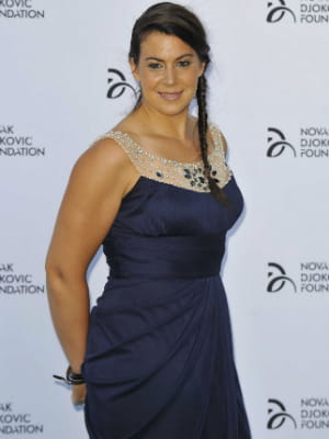 http://i-cms.journaldesfemmes.com/image_cms/300/1722094-top-marion-bartoli-conquiert-l-angleterre.jpg