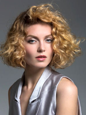 coiffure carre boucle