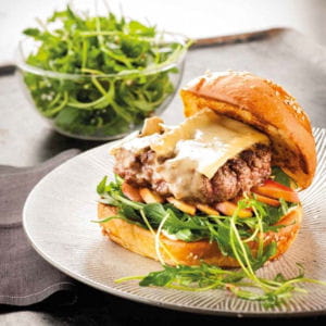 burger au brie de meau, sauce grenade du camion qui fume