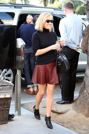 reese witherspoon lors d'une sortie en famille à santa monica le 1er décembre