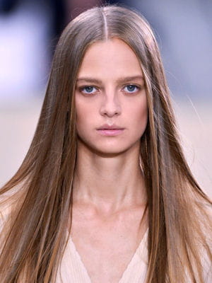 coupe de cheveux carré long