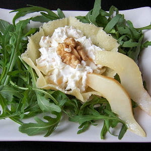 nids de parmesan aux poires