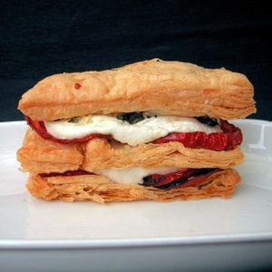mille-feuille de tomates et chèvre au parfum de basilic 