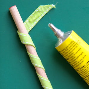 Fabriquer un moulin à vent en papier. 635748-decorer-le-baton