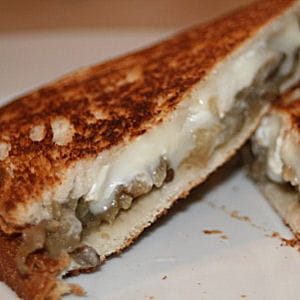croque au caviar d'aubergine et chèvre