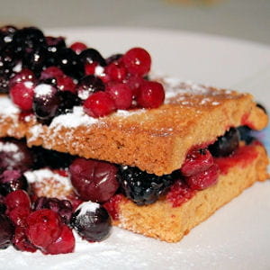 croque au pain d'épice et aux fruits rouges