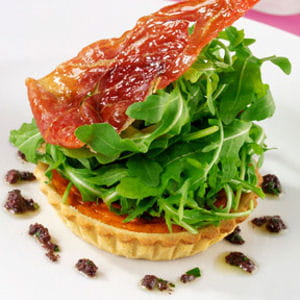 tarte aux poivrons confits et à la roquette 