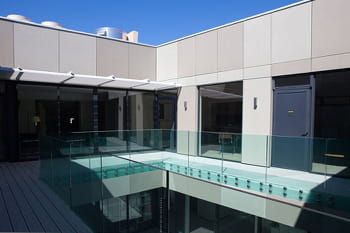 Convivialit&eacute; et design autour d'un patio