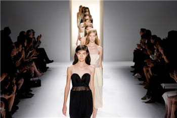 Fashion week : d&eacute;fil&eacute; de sensualit&eacute; structur&eacute;e chez Calvin Klein Collection