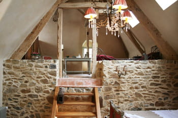 Des combles baroques et romantiques dans un vieux manoir breton