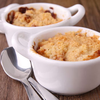 25 recettes de crumbles sucr&eacute;s d'hiver