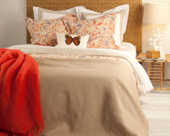 Des draps et parures pour un lit d&eacute;co