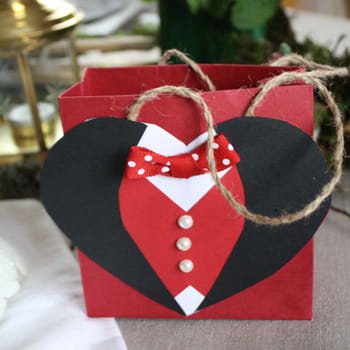 Saint-Valentin : fabriquer une pochette cadeau en carton