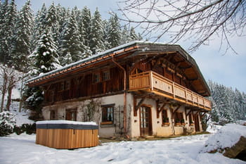 Un chalet &agrave; la d&eacute;co chaleureuse et bois&eacute;e