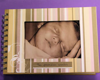 Faire du scrapbooking avec son enfant