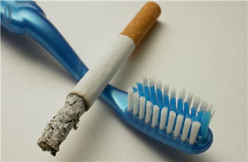 Maladies des gencives : m&eacute;fiez-vous du tabac !