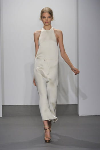 Minimalisme monochrome chez Calvin Klein