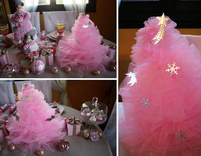 un sapin aérien en tulle rose en guise de centre de table