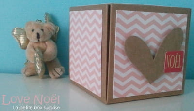 cette boîte en carton, une fois customisée suivant la technique du scrapbooking,