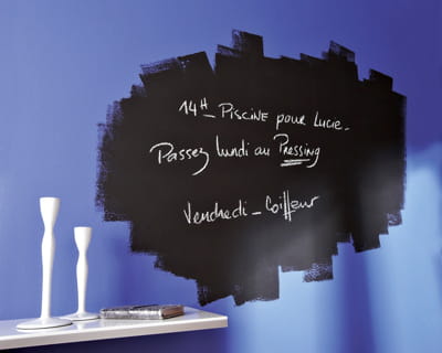 la peinture ardoise, un revêtement mural ludique