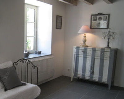des rayures sur une commode
