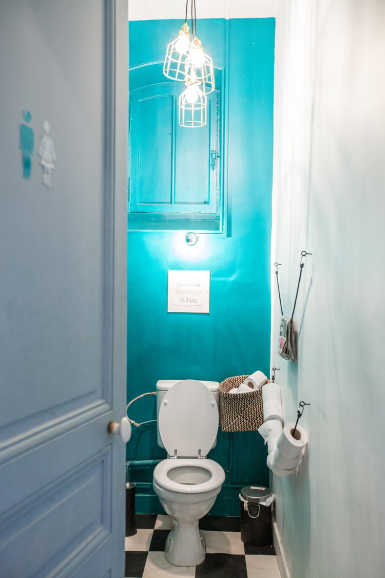 Toilettes turquoise