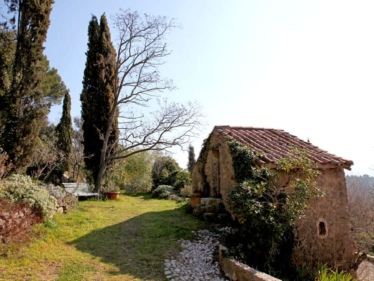 Cabanon en pierres : Ces cabanes au fond du jardin - Journal des Femmes